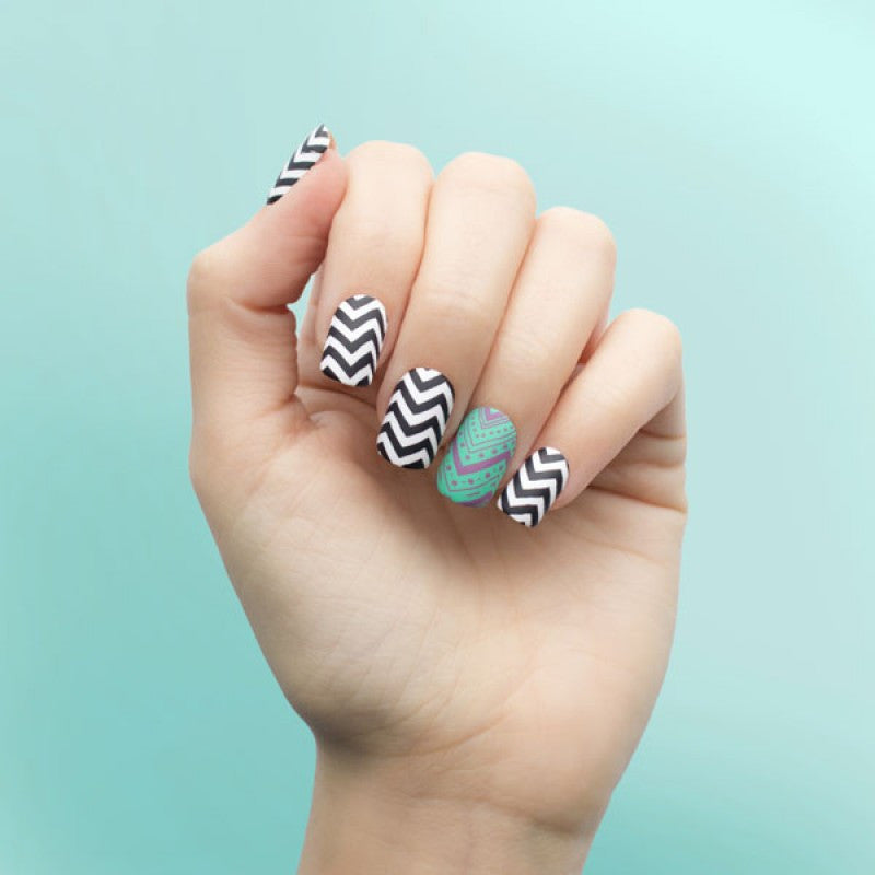 talktothehand.co.il-www.talktothehand.co.il-moyou-london-talk-to-the-hand-nail-art-manicure-nail-polish-nail-stampציפורניים-עיצובים-לציפורניים-מניקור-פדיקור-חותמות-לציפורנייםפאשניסטה-Fashionista-11