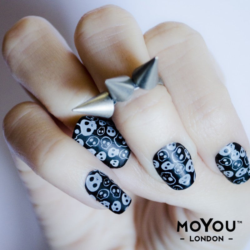 talk-to-the-hand-moyou-london-nail-art-ציפורניים-קולקציית-הבייקרית-עיצובים-לציפורניים-חותמות-לציפורניים-מניקור-פדיקור-מויו-לונדון-biker-collection-08